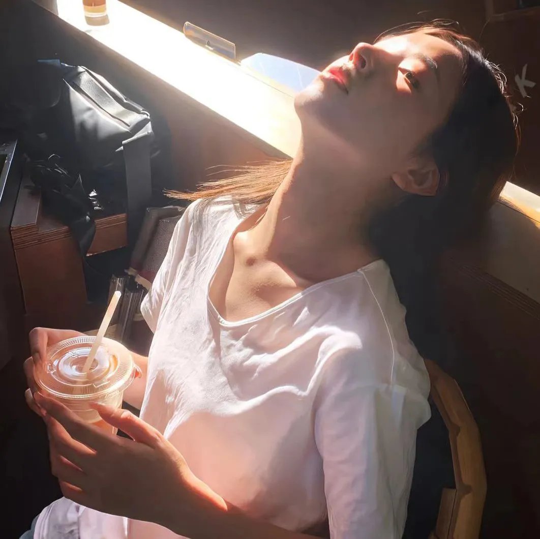 两个人一双手